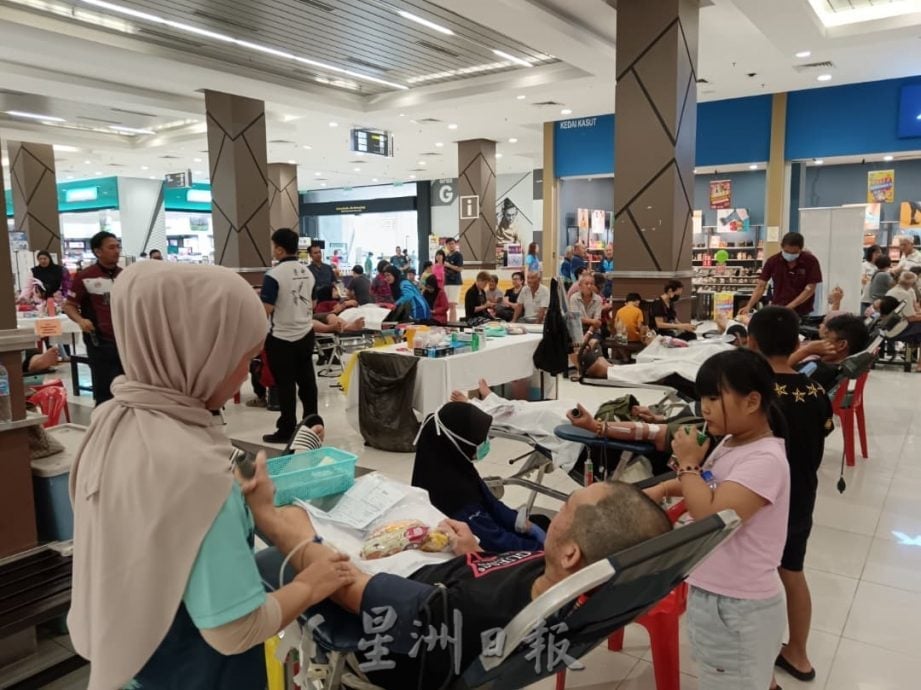 大马羽球男双吴世飞返乡　现身淡边扶轮社捐血活动成全场焦点