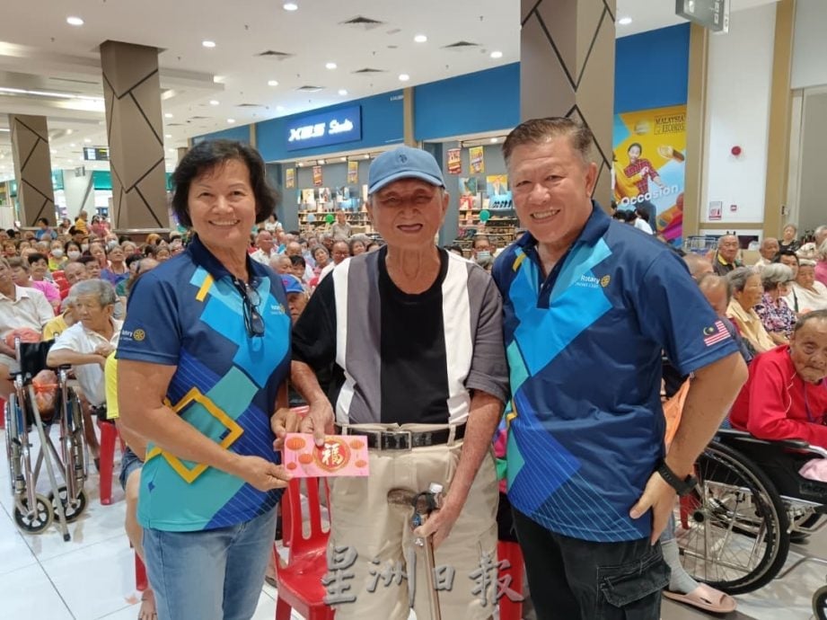 大马羽球男双吴世飞返乡　现身淡边扶轮社捐血活动成全场焦点