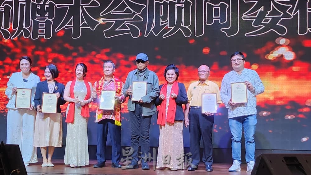 诚信慈善文化“第二届拿督张生慈善全国冠中冠歌唱赛”常年杯顺利举办 筹款达标赞助20所学校