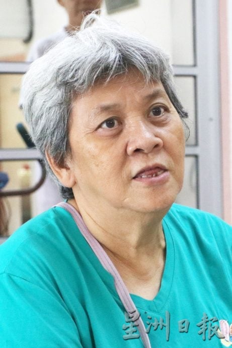 供星洲网:银发创意无限!小甘密乐龄中心长者3万6000支水草拼州旗