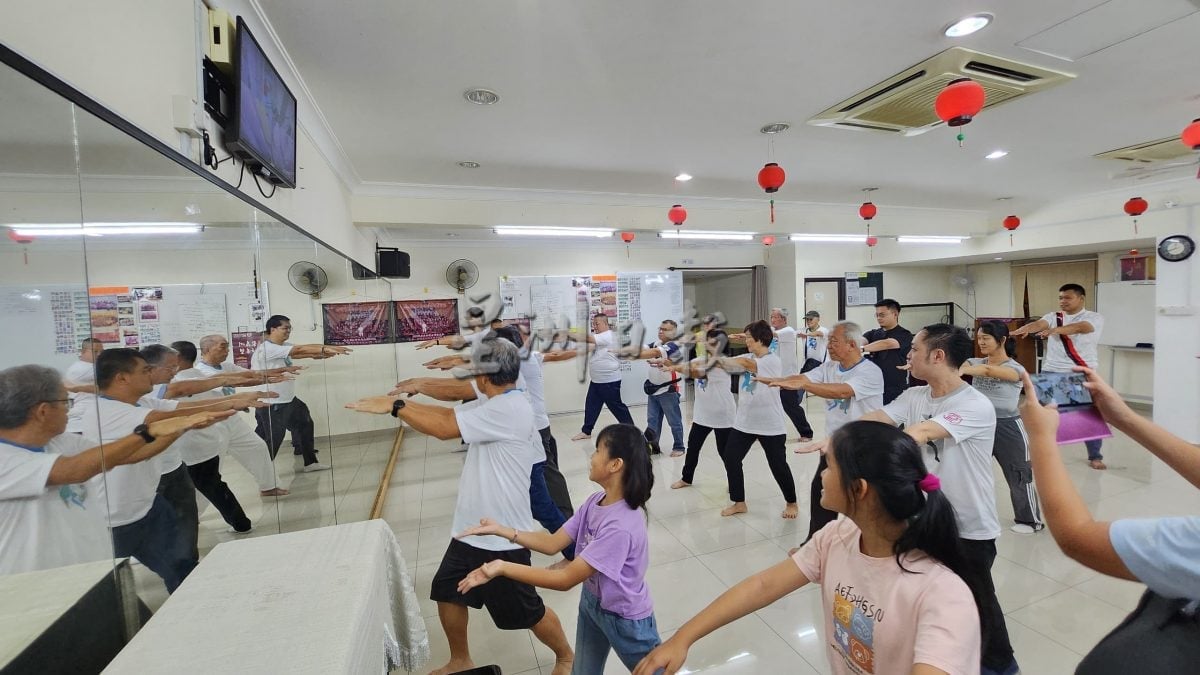 供星洲网/森永春会馆“永春白鹤拳集训营”开始  周世扬建议走出户外动起来