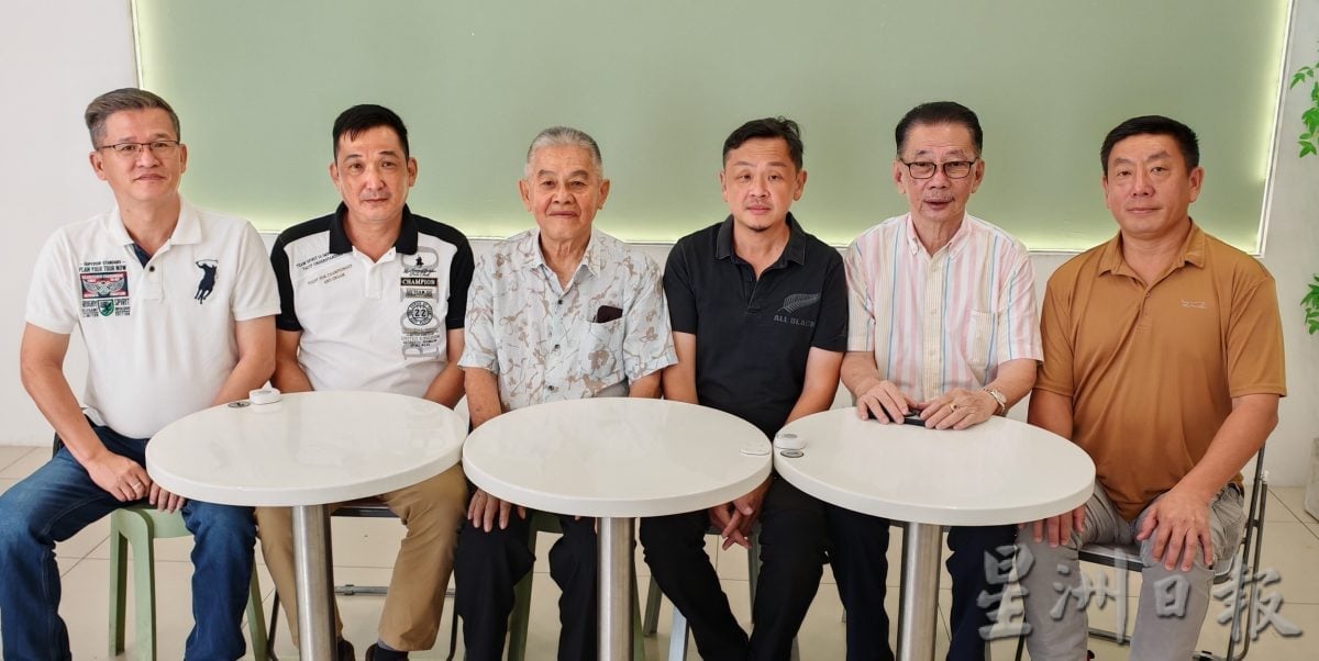 **已签发**柔：头条之一：峇油棕商公会吁交通部放宽执法提高罗里载重量