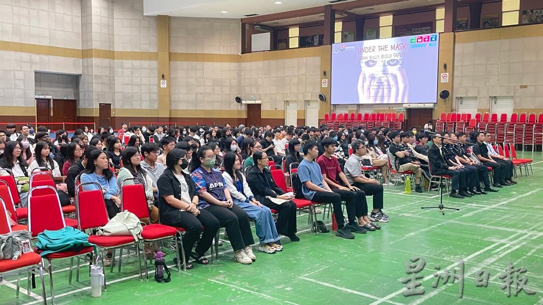 **已签发**柔：第二版头：女学院生网恋“台军”坠爱情骗局  四处凑钱助情人减轻兵役