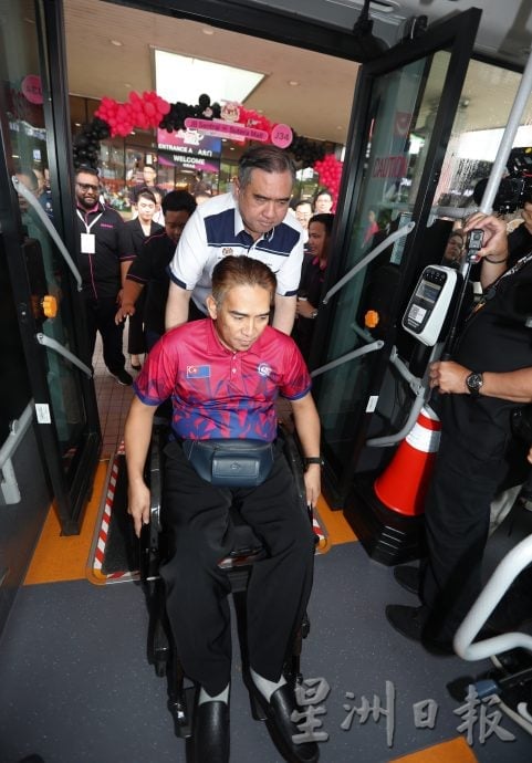 **已签发**柔:封面主文:提升民众出行便利 新山BAS.MY增巴士及路线