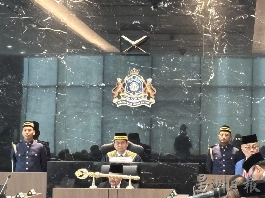 **已签发**柔：新山市厅32周年庆大优惠  11至12月停车及交通罚单80%折扣