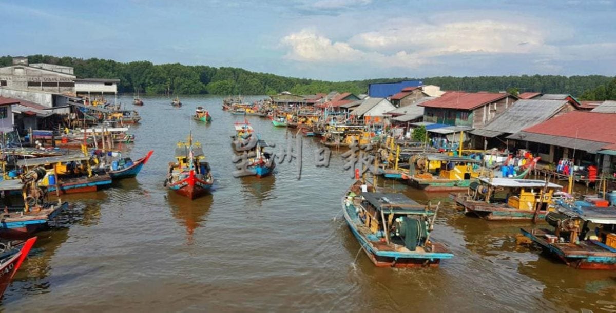 霹：4日见报∕封底主文∕新村美化动起来∕太平十八丁