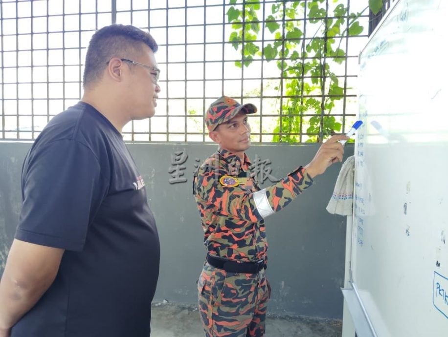 **已签发**柔：封面副文：两日阵雨未扑灭火势 巴口垃圾山现4火点