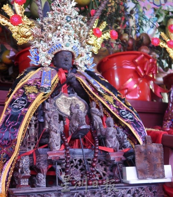 **已签发**柔︰封面:特稿〡下南洋供奉百余年 符袋回原乡安溪族亲争睹