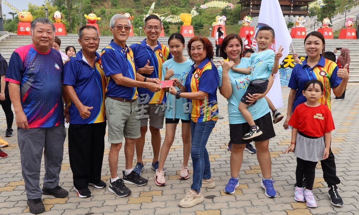 庇朥应和会馆“九九重阳登山祈福”活动 友族同胞齐聚西天宫共襄盛举