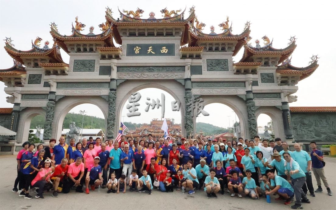 庇朥应和会馆“九九重阳登山祈福”活动 友族同胞齐聚西天宫共襄盛举