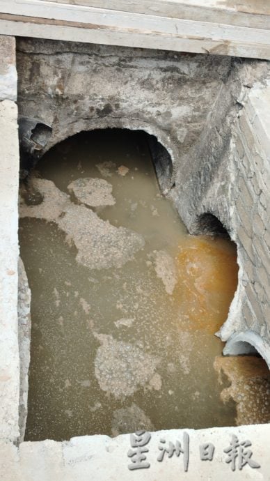 宝坊广场排水管油垢堆积 当局吁业者加装隔油器