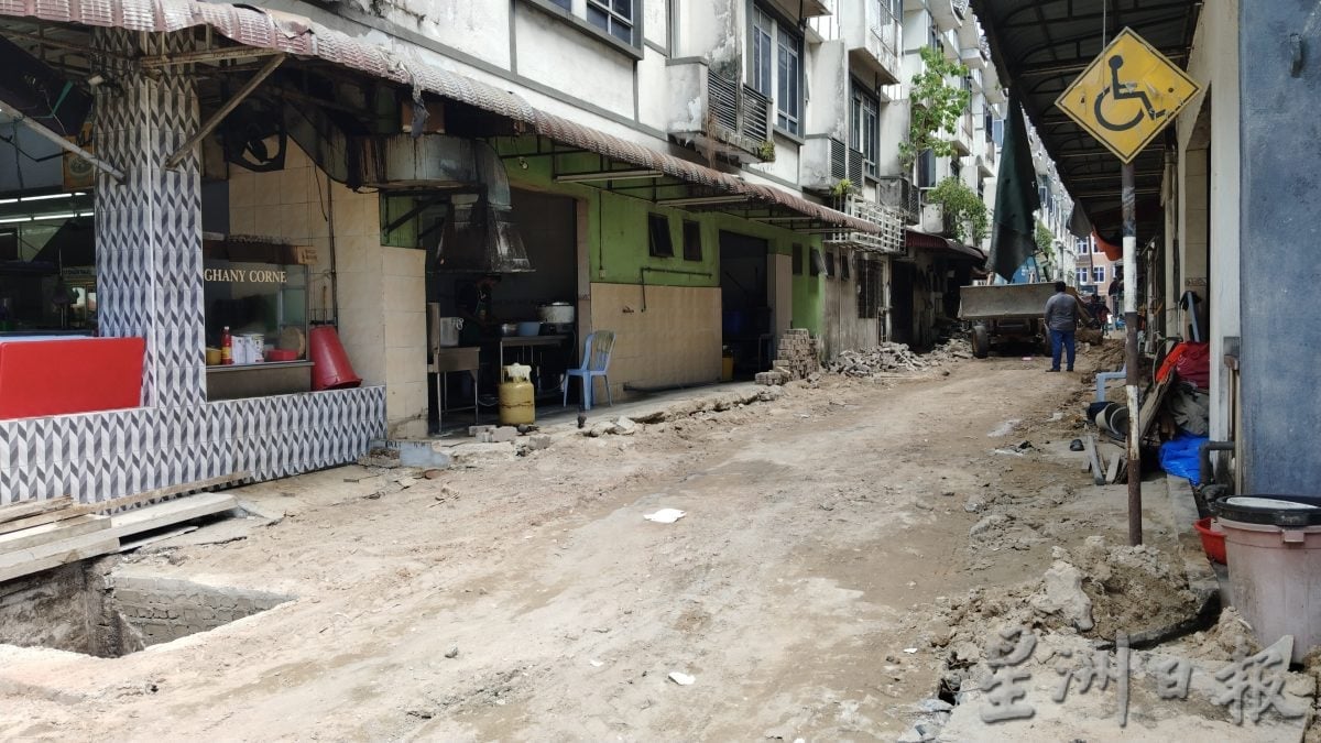 宝坊广场排水管油垢堆积 当局吁业者加装隔油器