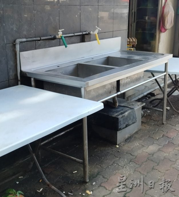 宝坊广场排水管油垢堆积 当局吁业者加装隔油器