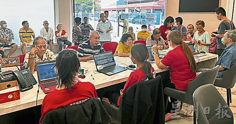 霹:第三版头∕国州议员服务中心忙碌 为STR受惠者更新资料