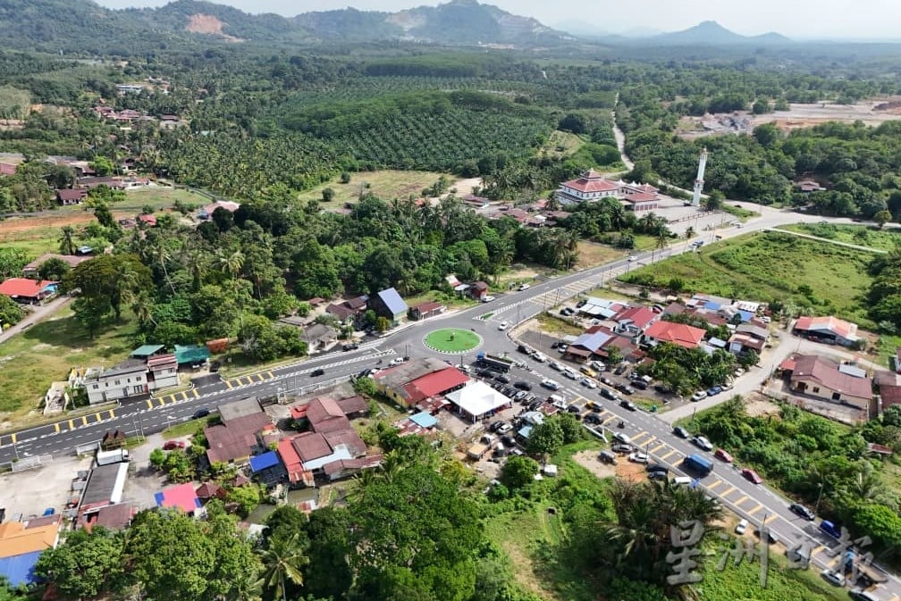 （古城封面主文）榴梿洞葛班台柏林明每天约1500交通来回，政府耗资233万令吉设交通圈减缓了塞车问题