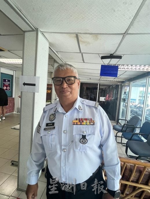 怡交警单日收5万罚款 陆交局交警柜台人潮多