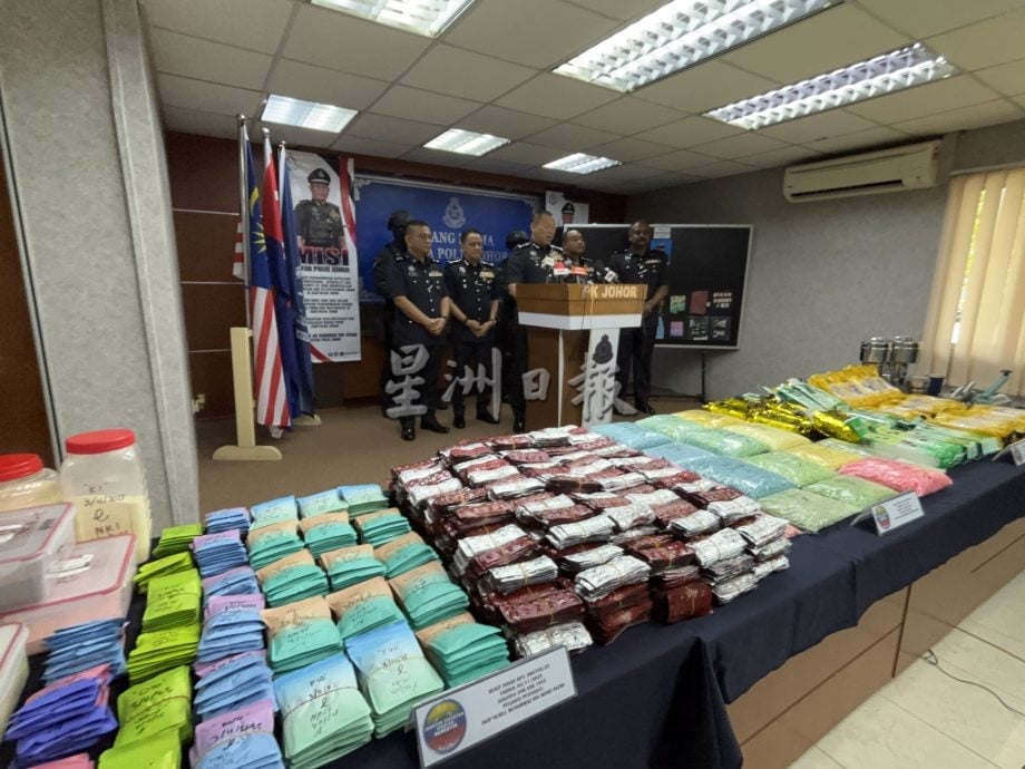 已签发 柔:版头之一:柔警捣毁“毒品集结站” 起获逾千万各类毒品