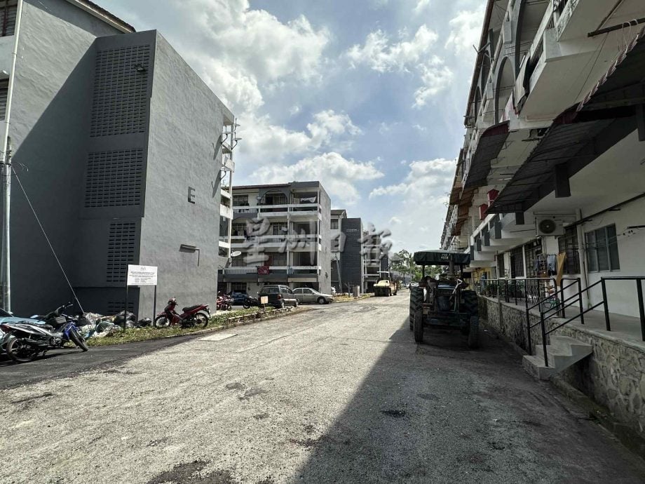 多次反映终有成果 亚沙再也组屋全面重铺道路