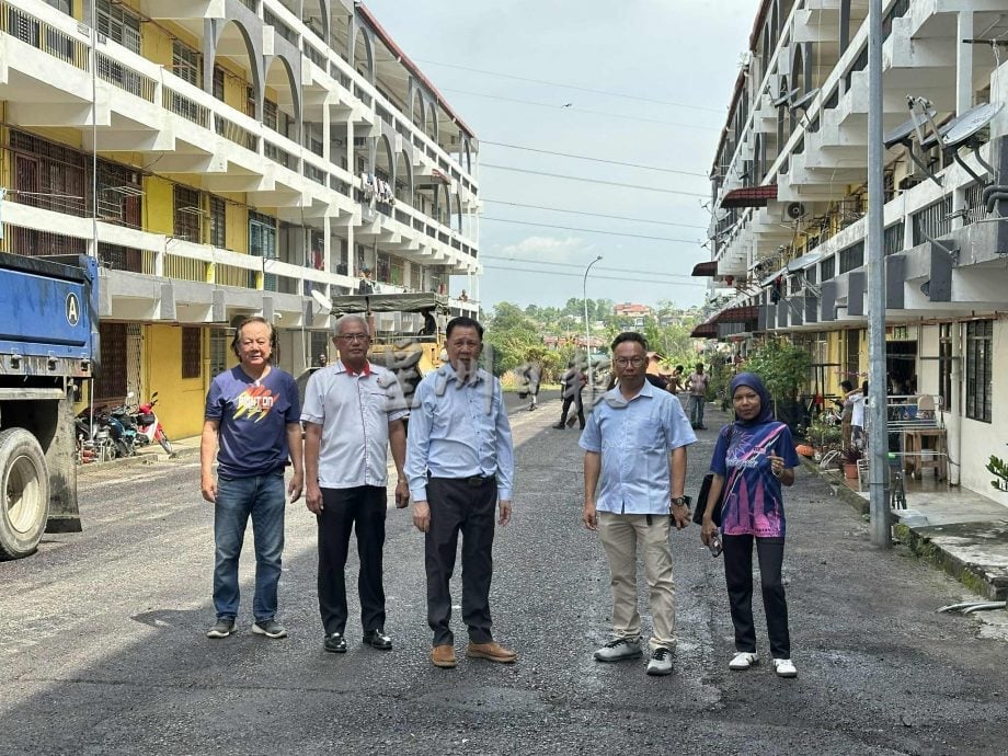 多次反映终有成果 亚沙再也组屋全面重铺道路