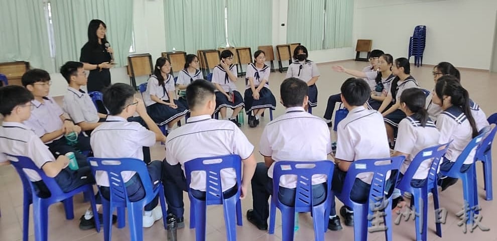 专家：络时代冲击心灵成长 关注青少年心理健康