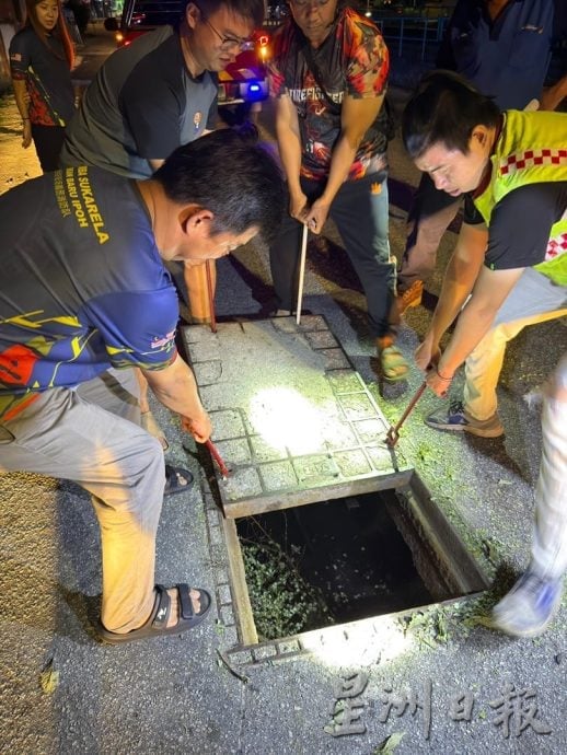 井盖连番被撬偷电缆 周而复始 烦不胜烦