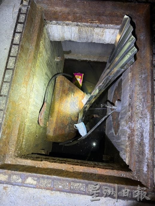 井盖连番被撬偷电缆 周而复始 烦不胜烦