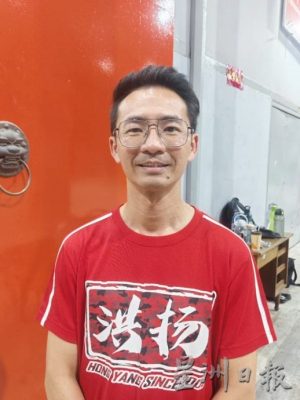 **已签发**柔：封面：这些人那些事〡大旗、高跷、神将  新山洪扬体育会登国际舞台