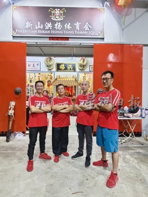 **已签发**柔：封面：这些人那些事〡大旗、高跷、神将  新山洪扬体育会登国际舞台