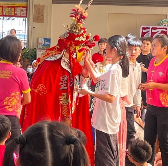 (古城第三版主文)育小毕业生将能够直接申请进入育中