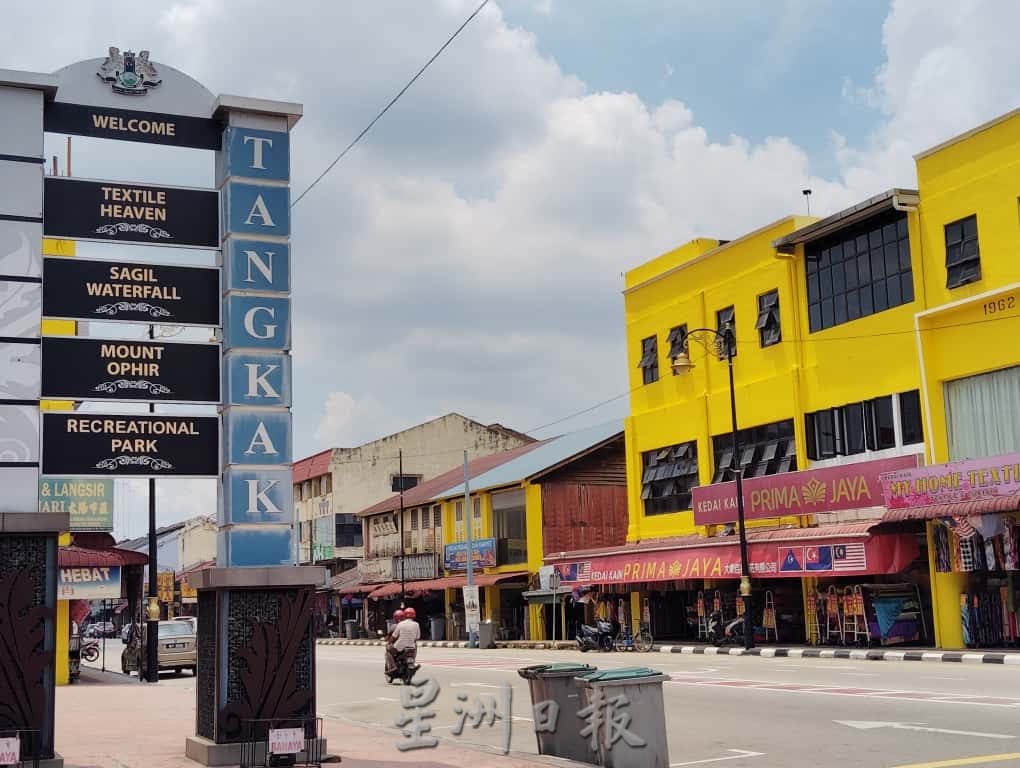 (已签发)柔:封面特稿:东甲县议会落实数计划 朝智能城市目标迈进