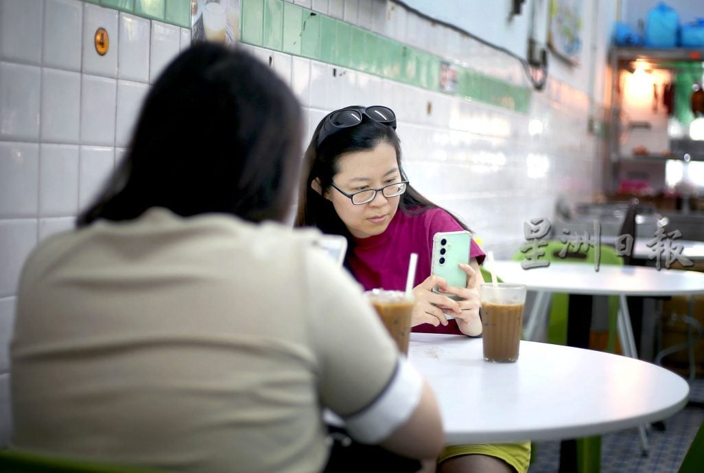 ★11月8日刊登/大霹雳封底主文/【怡保白咖啡】/香浓白咖啡相伴早餐 包容香辣甜咸不抢戏