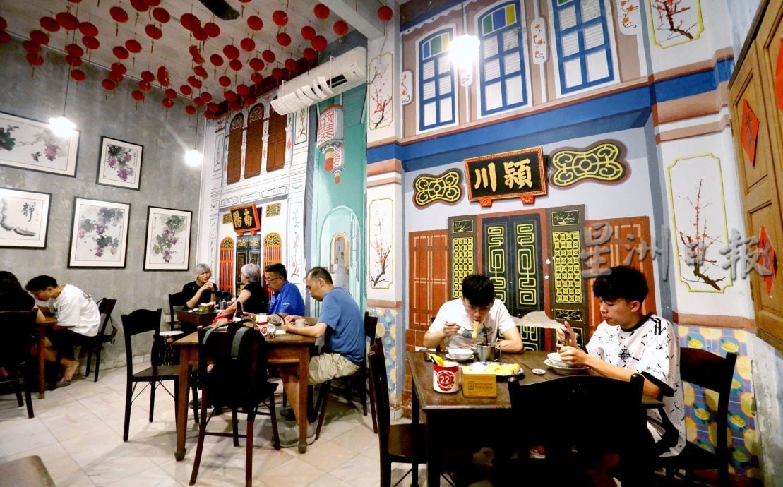 ★11月8日刊登/大霹雳封底主文/【怡保白咖啡】/香浓白咖啡相伴早餐 包容香辣甜咸不抢戏