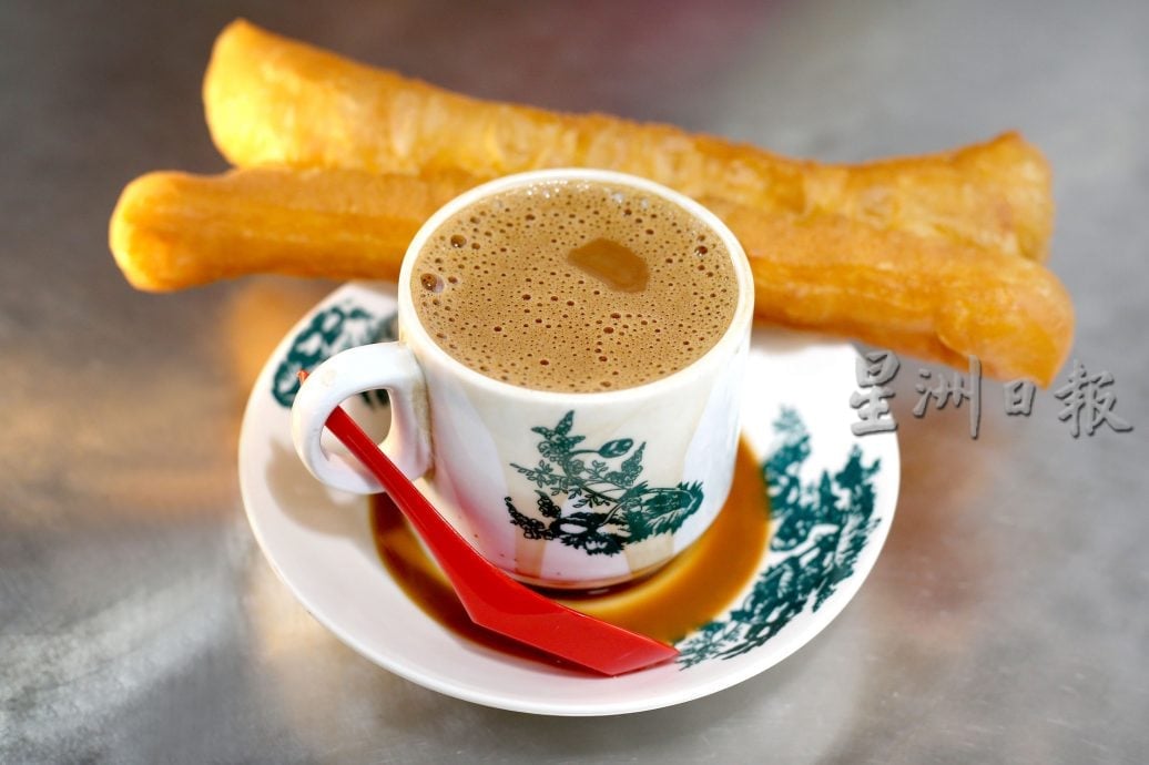 ★11月8日刊登/大霹雳封底主文/【怡保白咖啡】/香浓白咖啡相伴早餐 包容香辣甜咸不抢戏