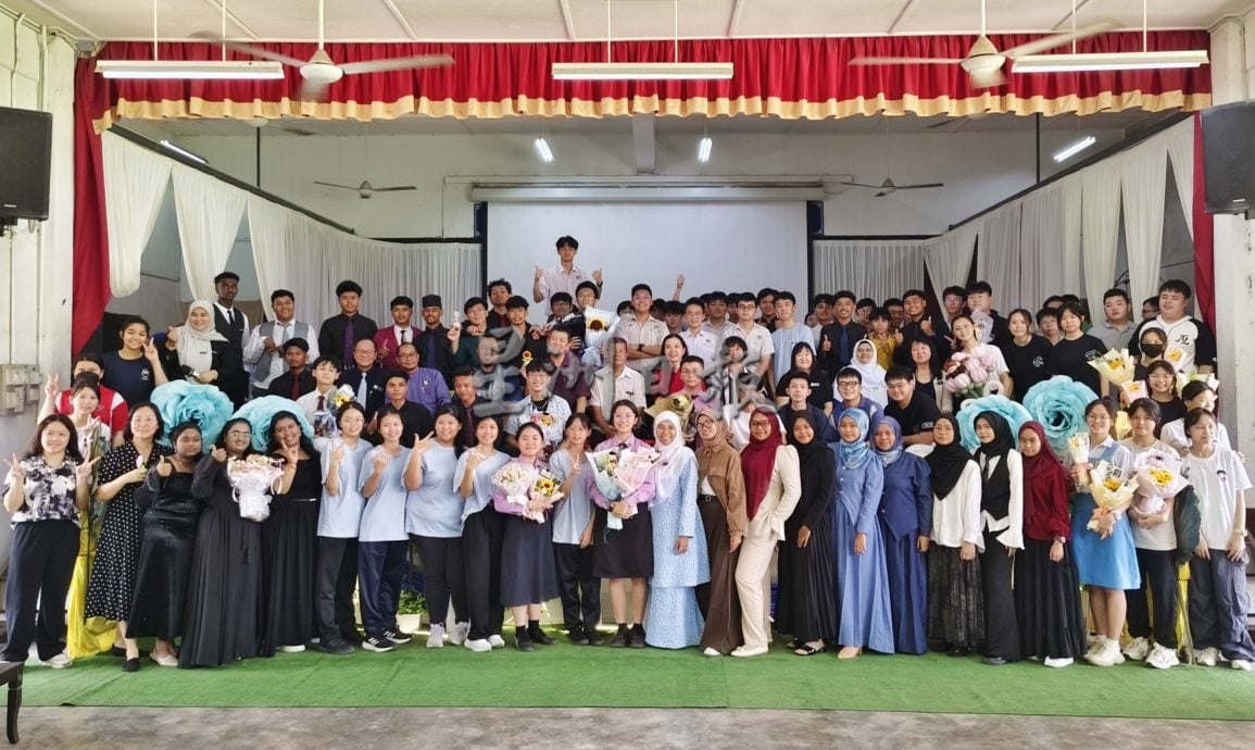 东:直凉华中中五生颁奖礼暨毕业感恩仪式