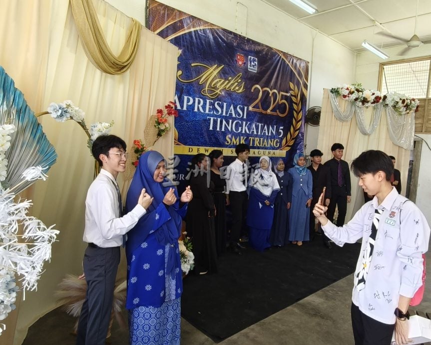 东:直凉华中中五生颁奖礼暨毕业感恩仪式