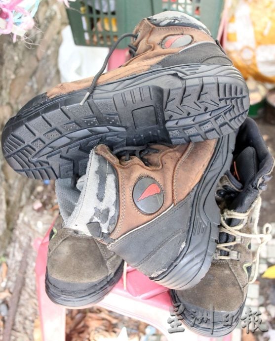 供星洲网:窥探百业:补鞋匠李毅江:一双手,一门老手艺