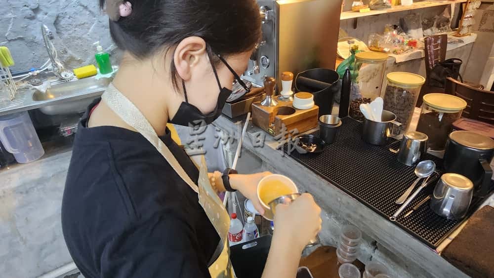 供星洲网/实现梦想从家乡开始 双姝携手打造KOPI CAT