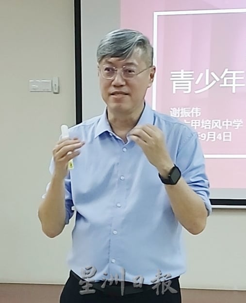 （古城封面主文）新路有后果自负牌·驾车人士：可以走吗？