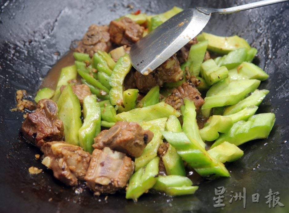 【私房好菜】11月10日刊登／大霹雳封底主文／／许茉妮事业忙碌家中大厨 缔造幸福时光