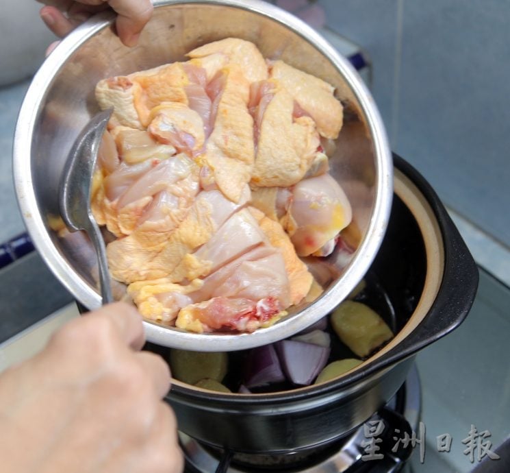 【私房好菜】11月10日刊登／大霹雳封底主文／／许茉妮事业忙碌家中大厨 缔造幸福时光