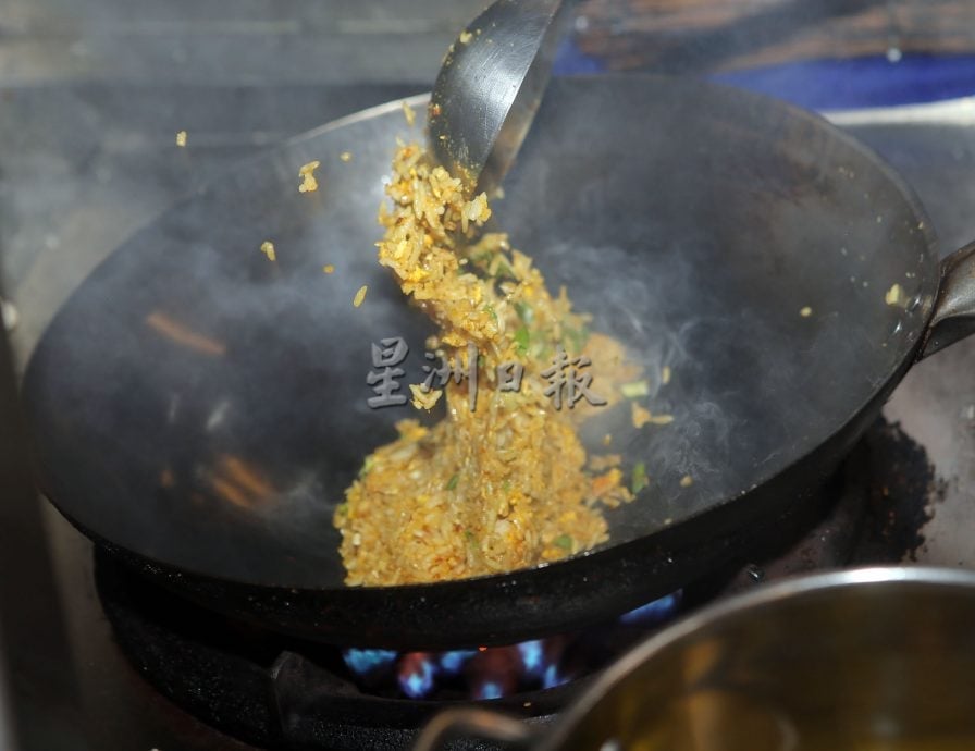 大霹雳封底主文／【人气美食】／宝贝龙炒饭