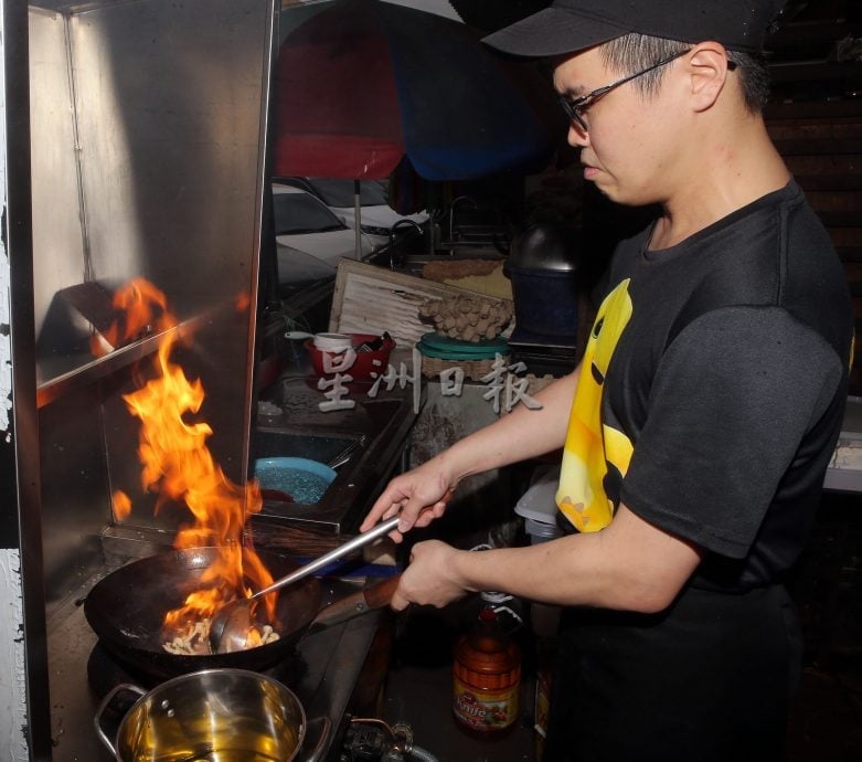 大霹雳封底主文／【人气美食】／宝贝龙炒饭