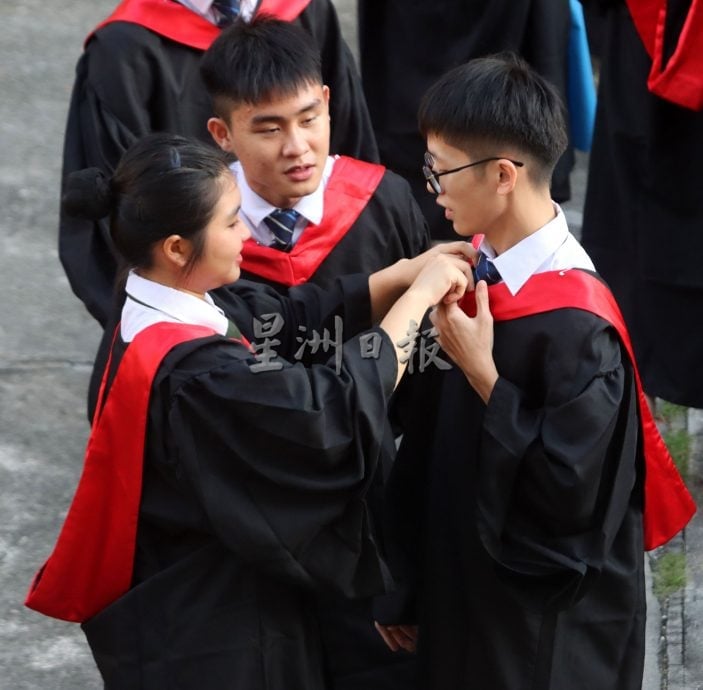 芙振中原创毕业歌曲《纸鸢》 唱出青春与离别的温度