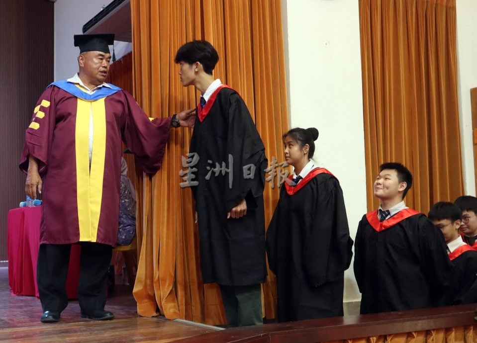 芙振中原创毕业歌曲《纸鸢》 唱出青春与离别的温度