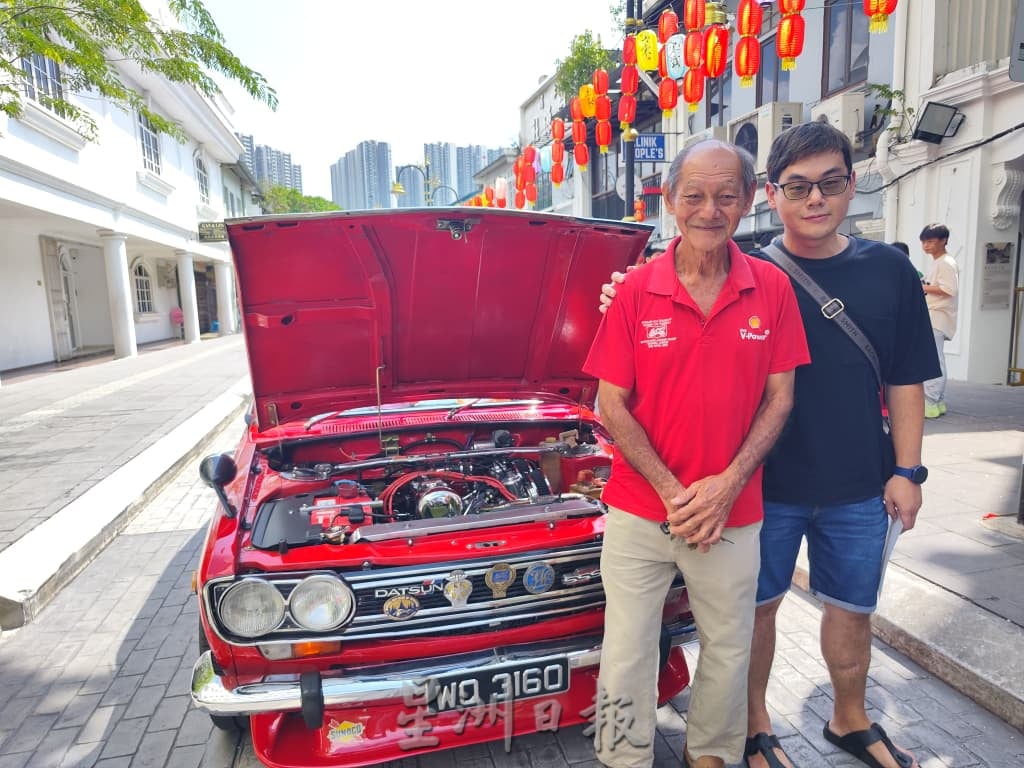 古董车驾到,老街满溢怀旧风情