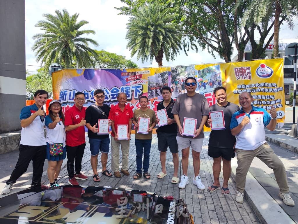 古董车驾到,老街满溢怀旧风情