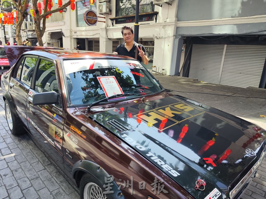 古董车驾到,老街满溢怀旧风情