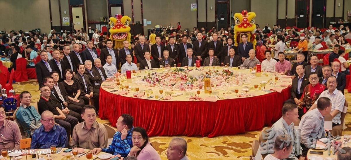 东：已签发：马来西亚中华总商会名誉会长丹斯里吴明璋强调，关丹中华总商会应积极把握区域合作机遇，推动会员企业在数字经济和高价值领域的转型升级