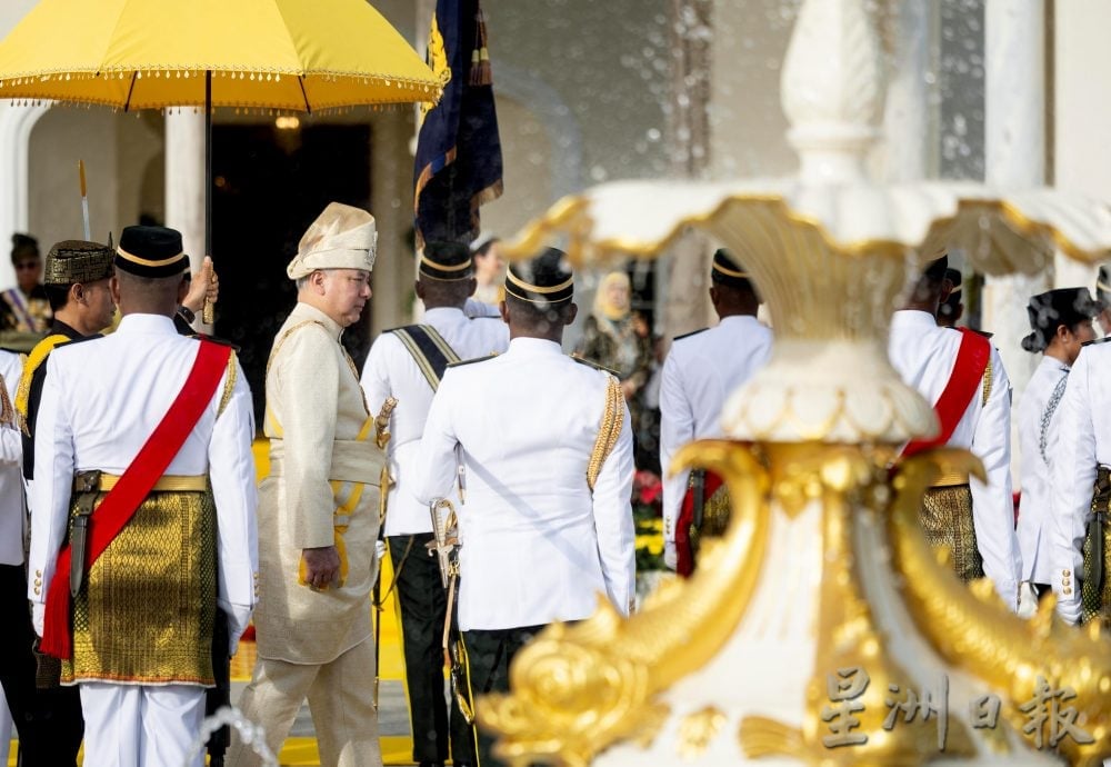 霹苏丹69岁华诞庆典 祝嘏和册封仪式江沙举行