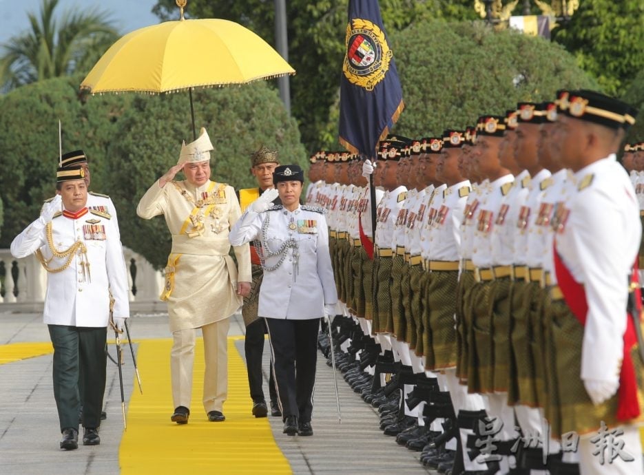 霹苏丹69岁华诞庆典 祝嘏和册封仪式江沙举行